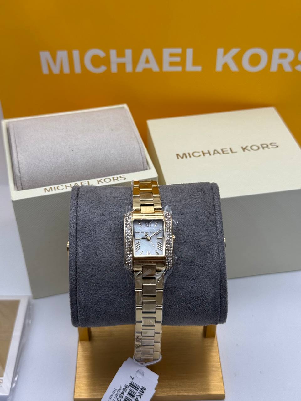 Mich@el Kors
Montre Emery miniature de ton or à pavé