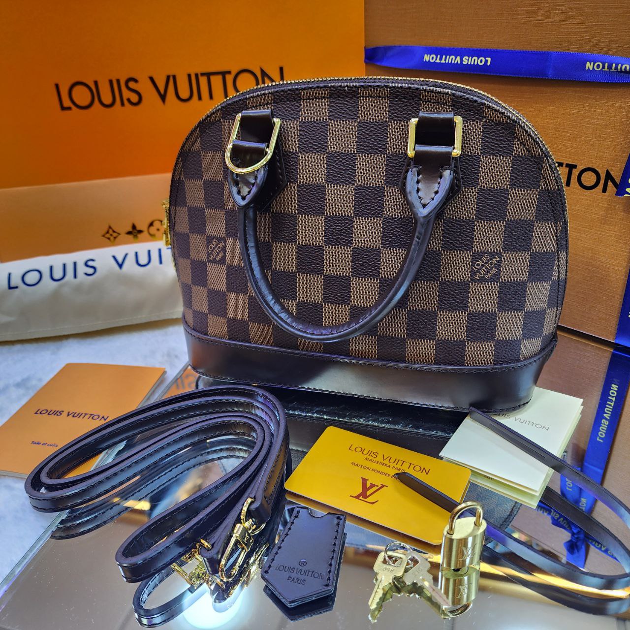 LV SAC À MAIN ALMA BB Damier en cuir