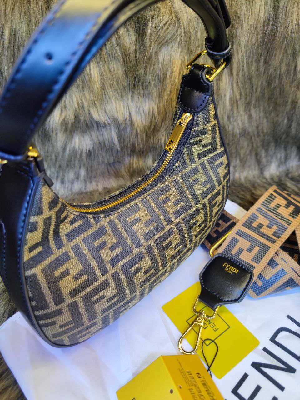 Fêndïgraphy Small
Sac en tissu jacquard FF marron