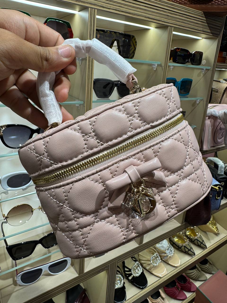 Dior Mini vanity
Cuir d'agneau Cannage rose Soupir