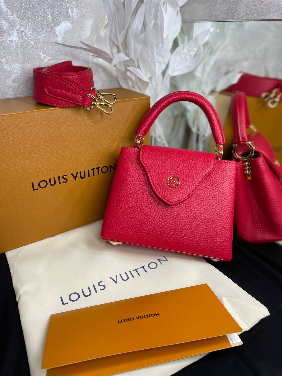 LV Capucines Mini En cuir