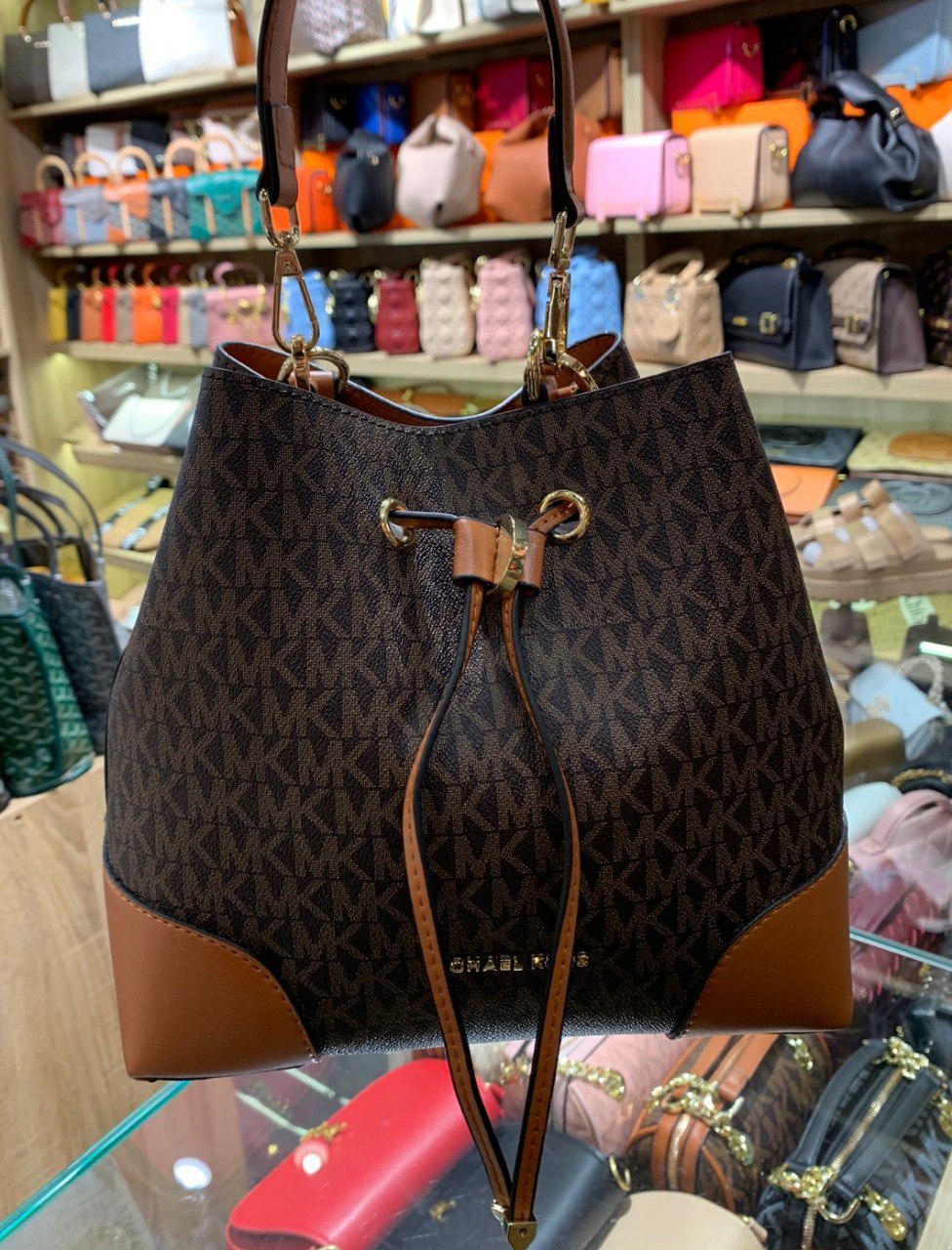 Mich@el Kors Outlet
Petit sac seau Mercer à logo