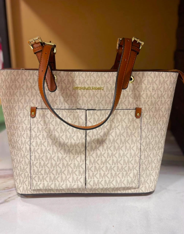 MK Outlet
Sac fourre-tout Jet Set de taille moyenne à logo et à pochette