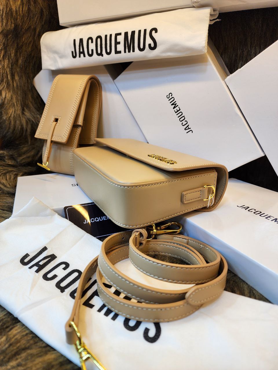J@cquemus
Le Carinu leather shoulder bag