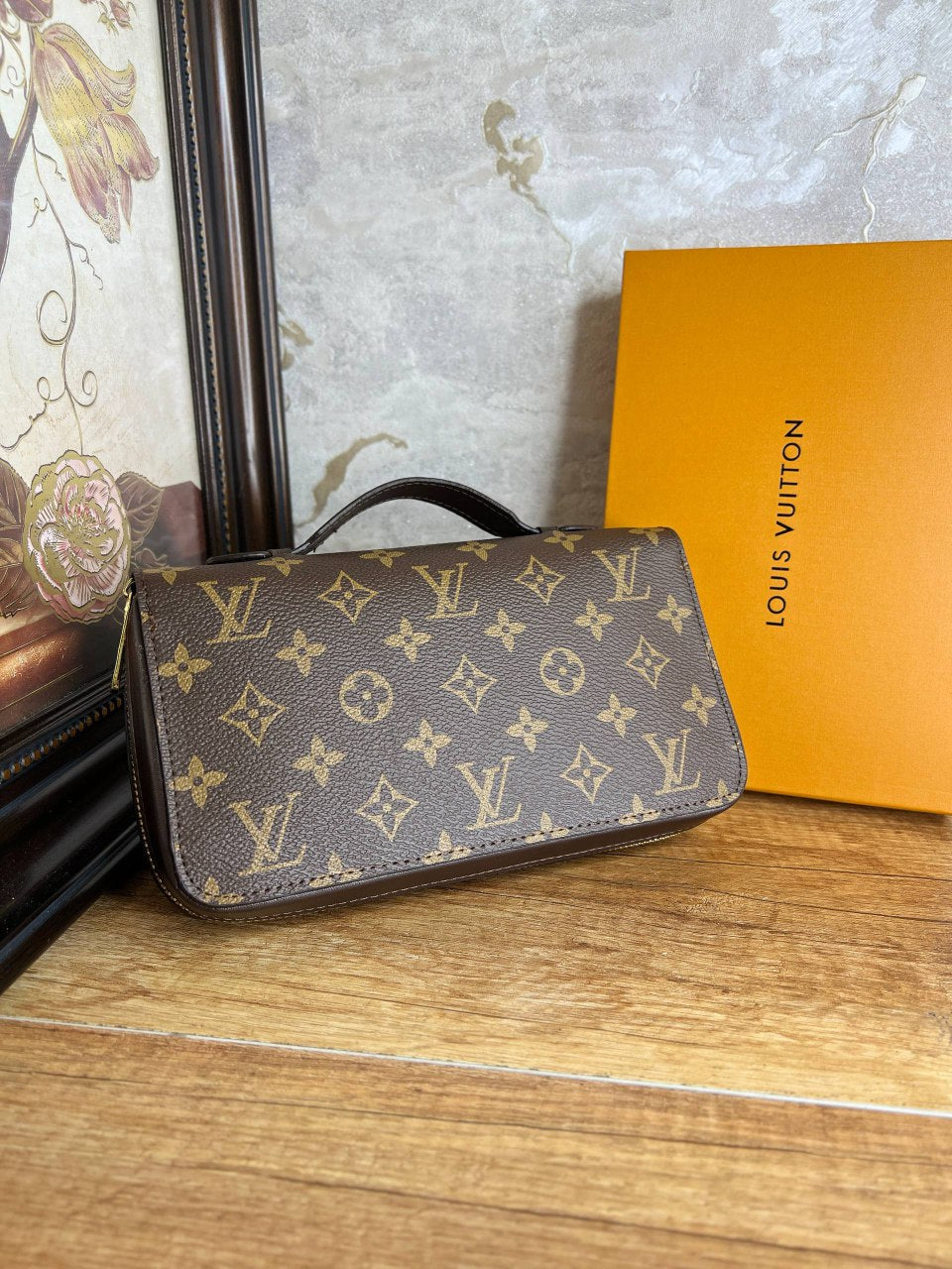 LV Petite maroquinerie Zippy XL
Marron