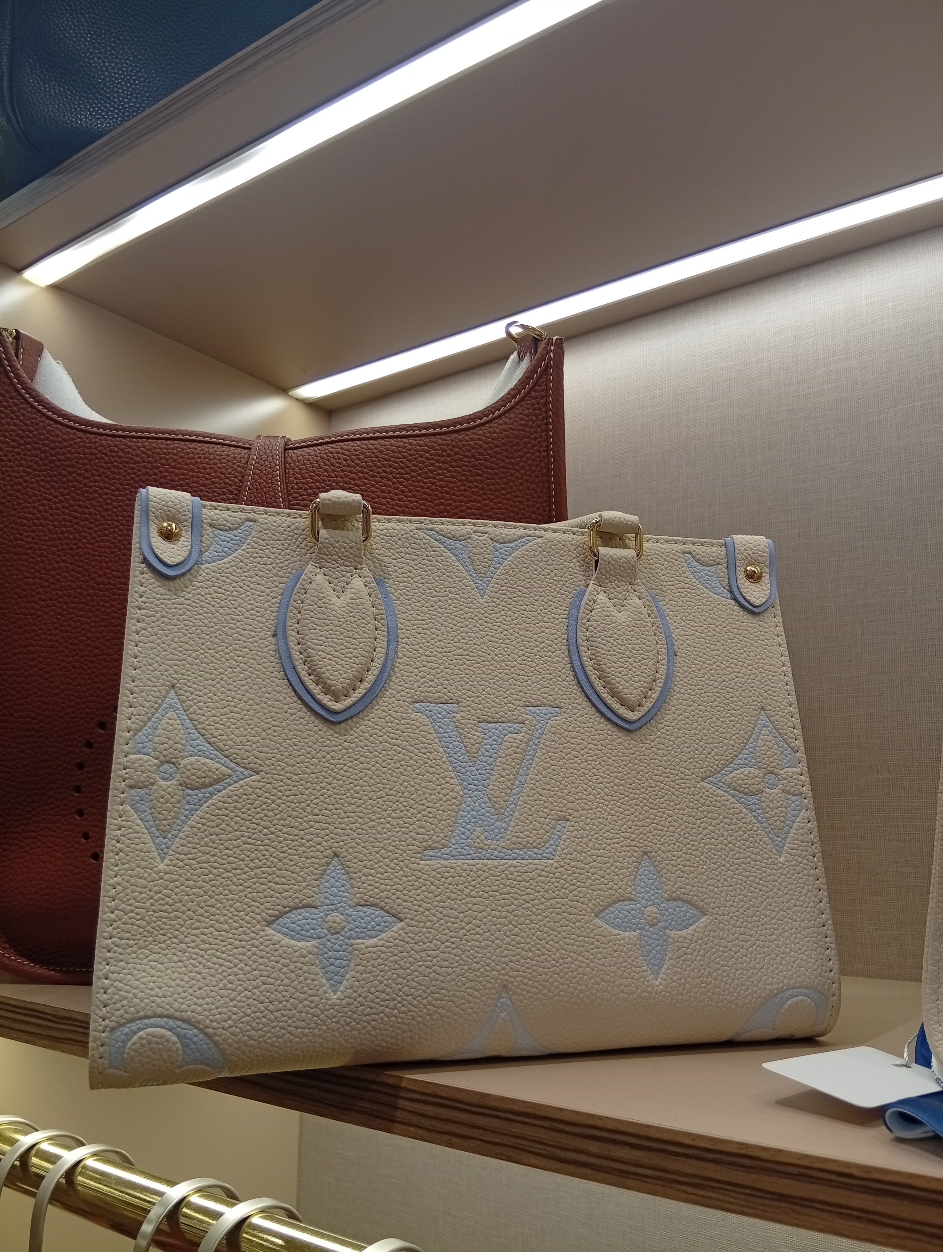 LV Cabas onthego PM