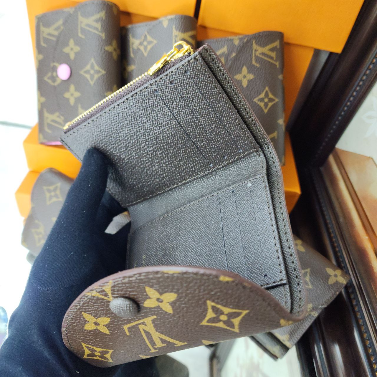 LV Portefeuille Émilie
Marron