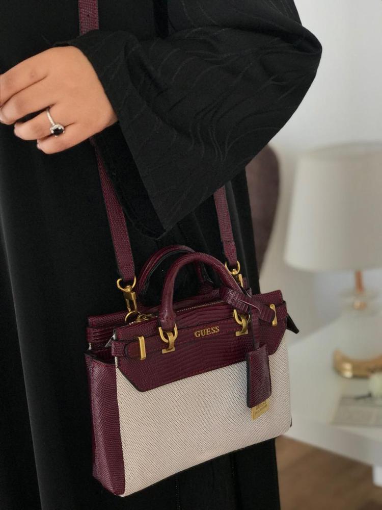 Gûess Bag une élégance incomparable avec une touche de modernité