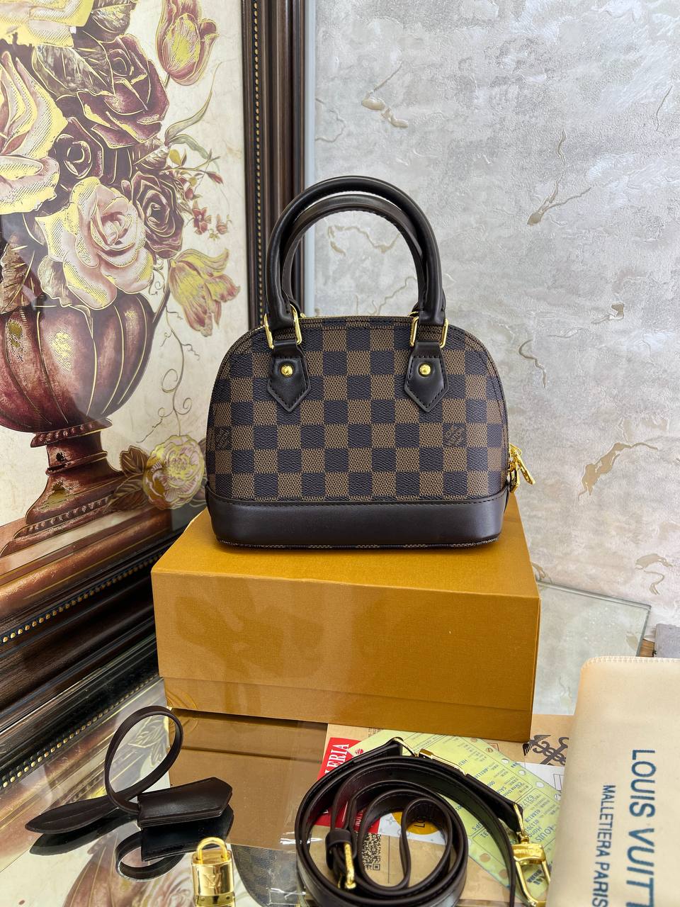 LV Sac à main Alma BB
Marron