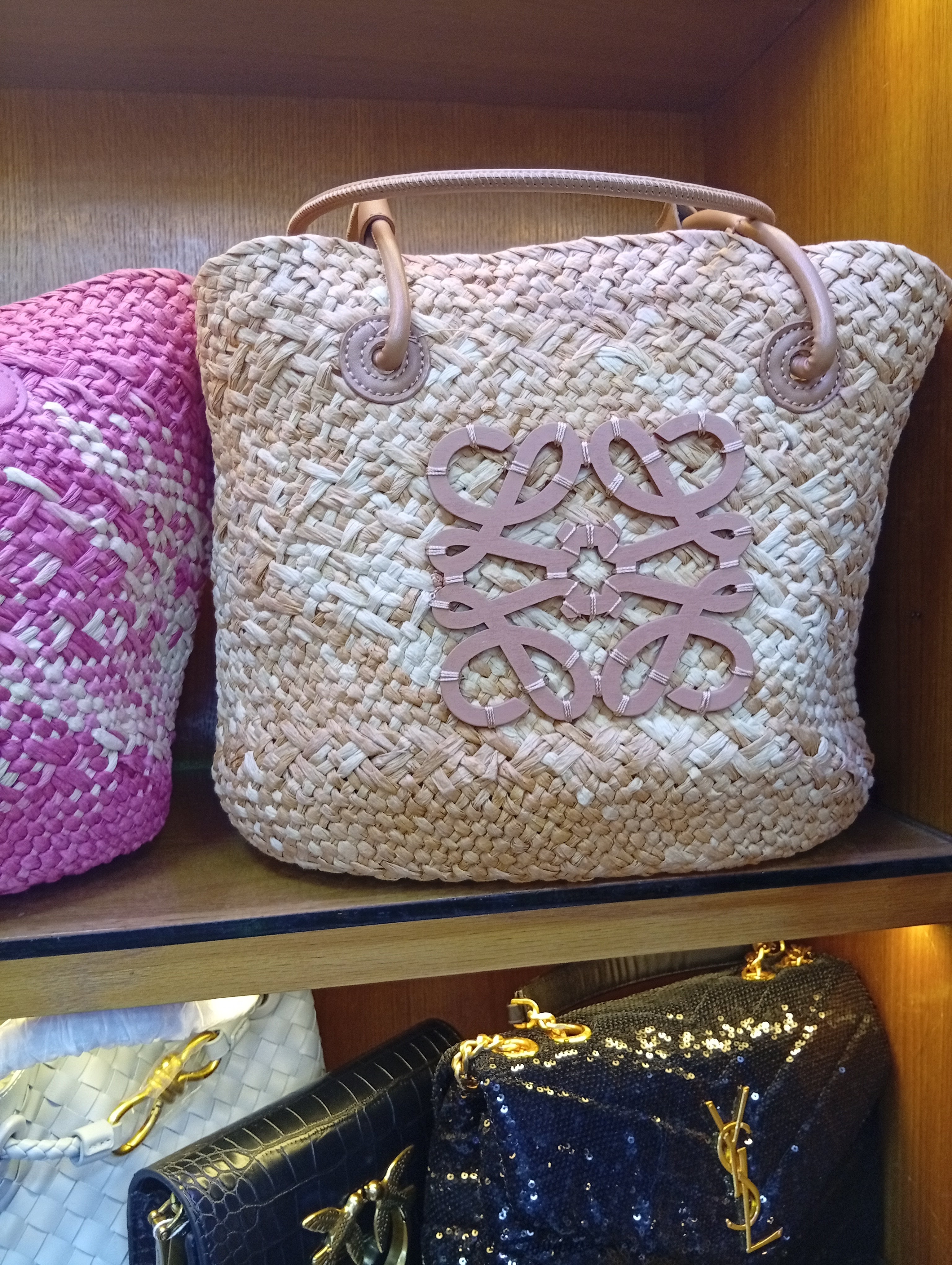 LÔËWE
Anagram Basket
Rose, Paille