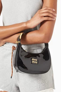 MIÜ MIÛ Petit sac hobo verni