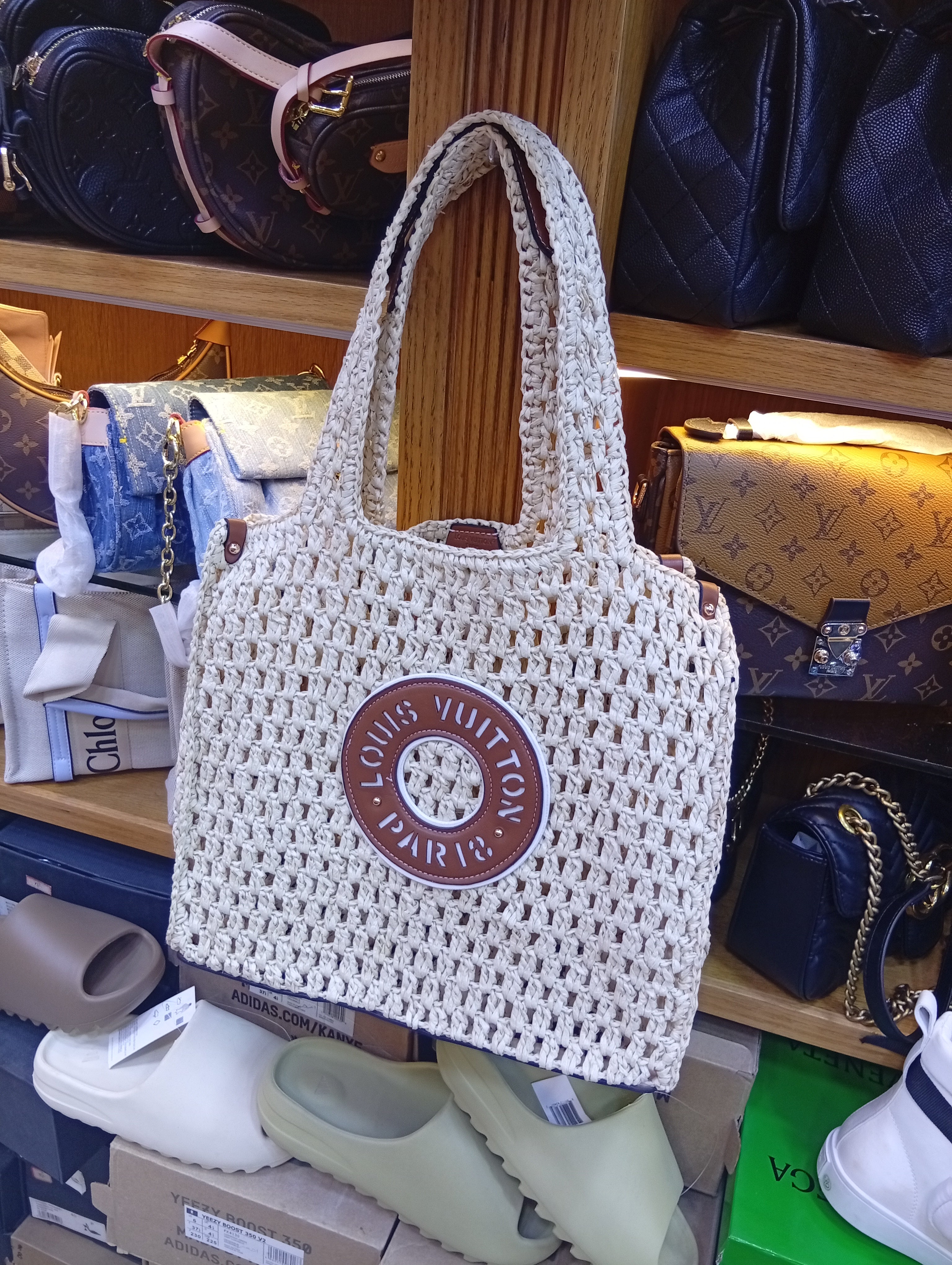 LV Cabas OnTheGo MM