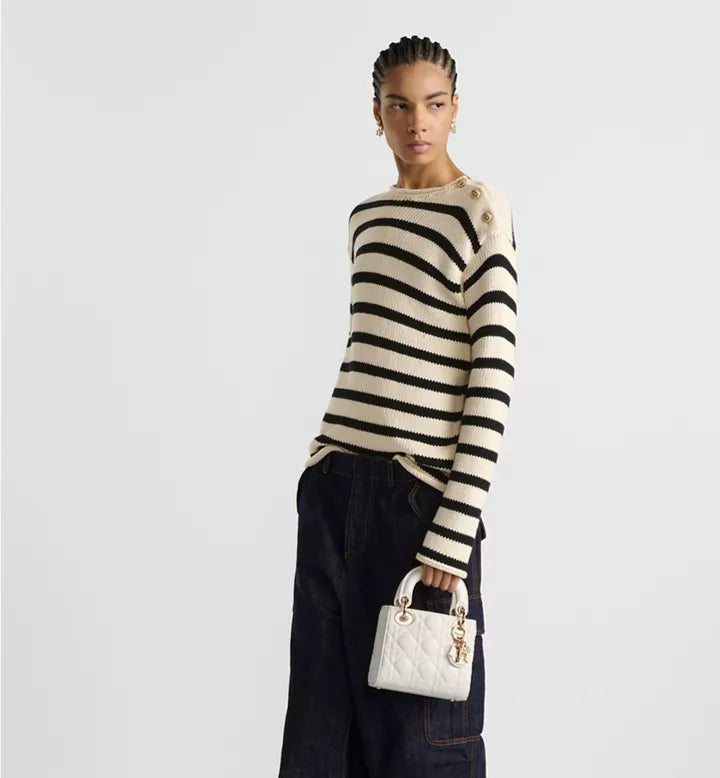 Sac Lady Dior Mini
Cuir d'agneau Cannage couleur latte
