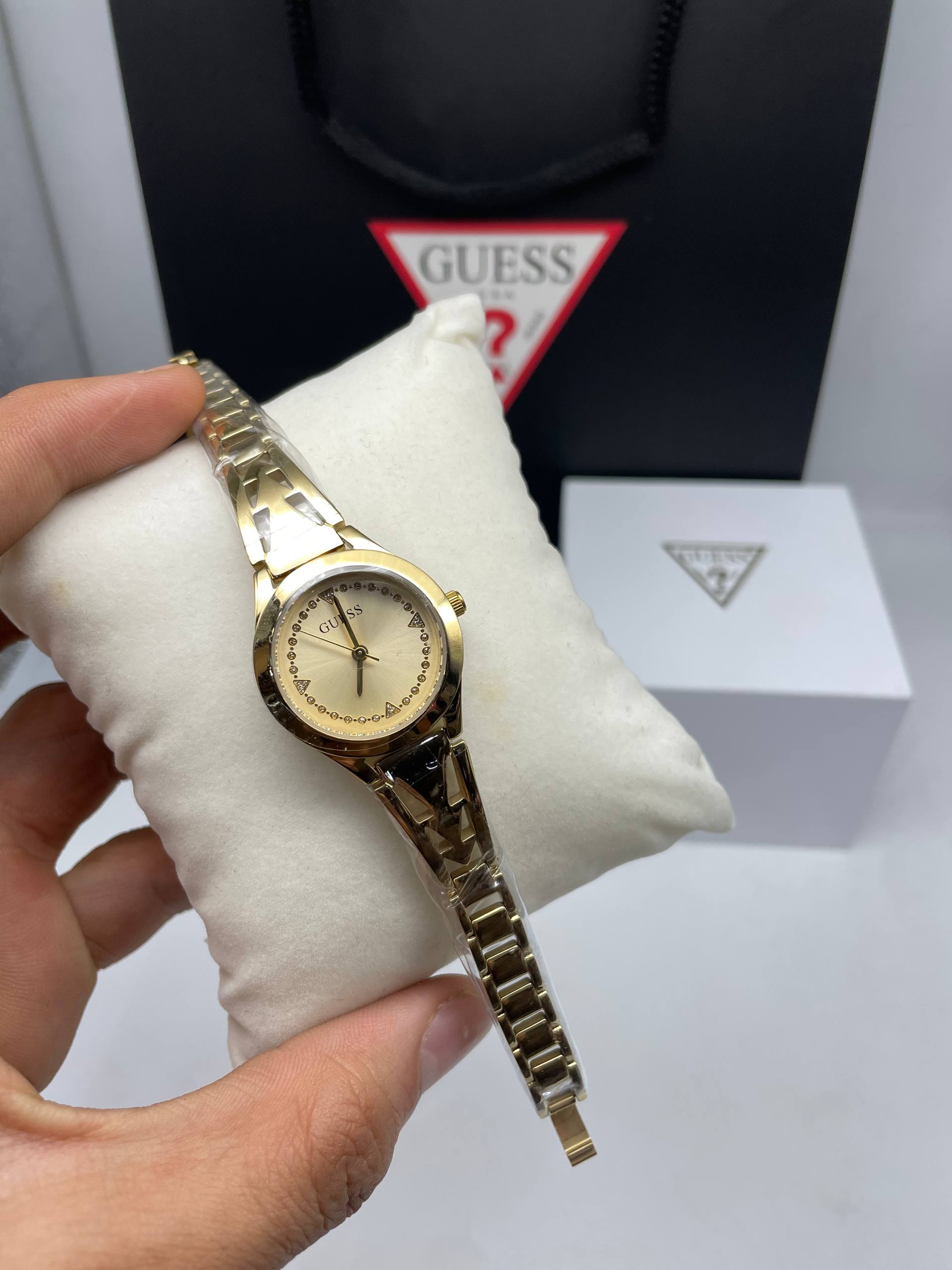 Montre Guess Pour Femme GW0609L2