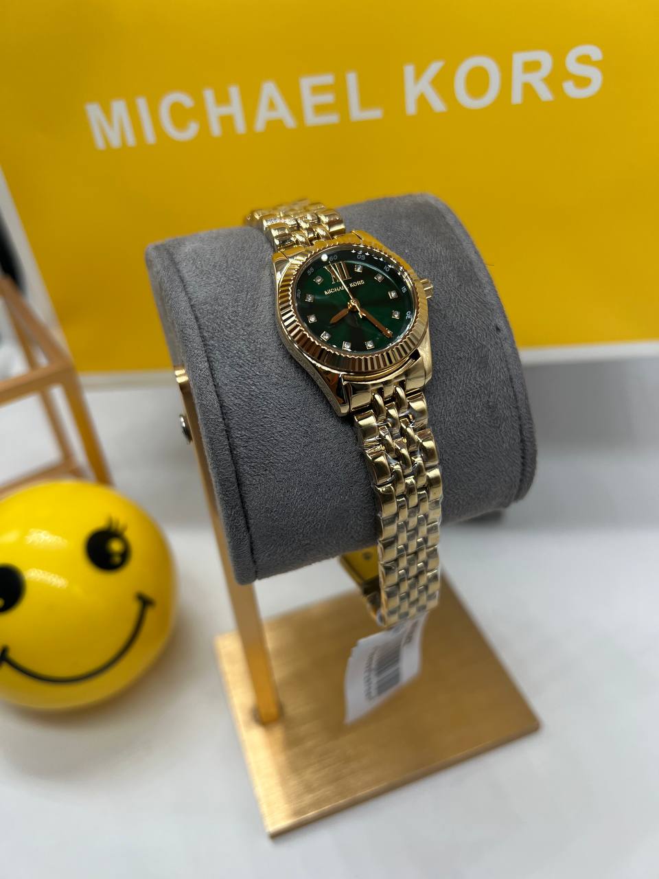 Michael Kors
Petite montre Lexington dorée à pierres pavées