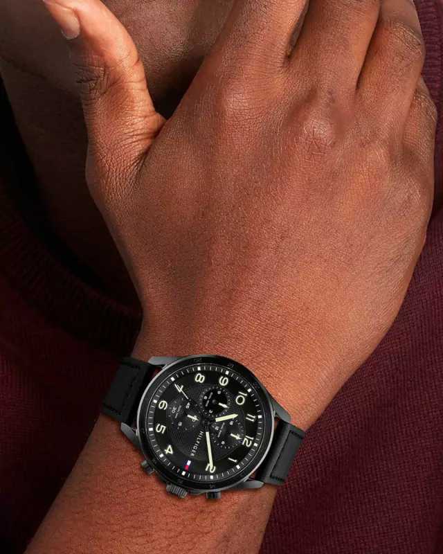 TMŸ Hilfiger Montre Homme Axel 1792004 noire