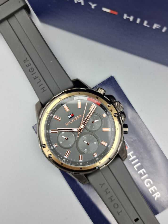 TMY Hilfiger Mens Quartz Silicone Strap Grey Dial