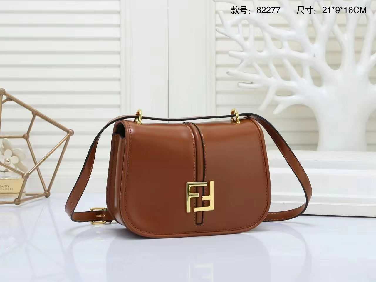Fêndï C' Mon Medium Bag