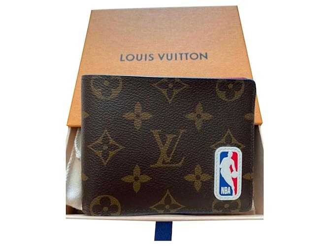 Nouveau portefeuille LV x NBA Multiple Marron Blanc Rouge Bleu