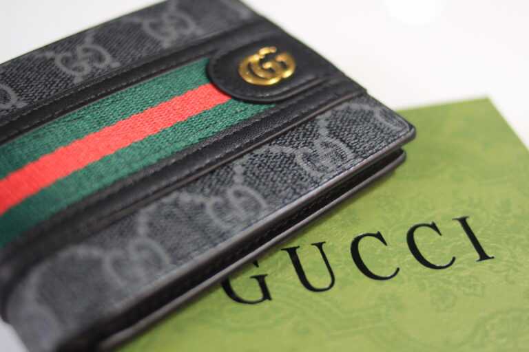 Bi-fold wallet with GG signature