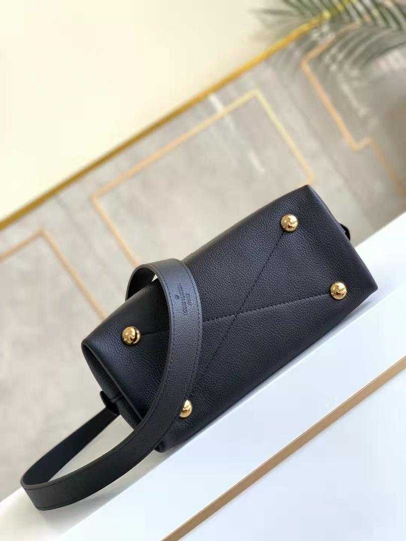 LV NÉO ALMA BB en cuir