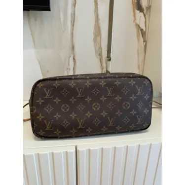 LV Cabas Neverfull
Très bon état
Marron