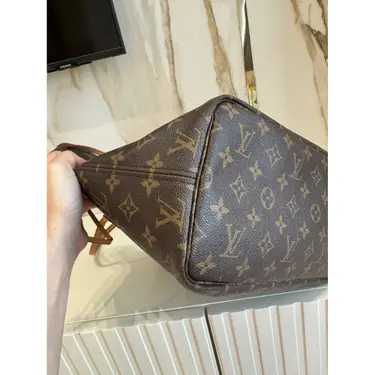 LV Cabas Neverfull
Très bon état
Marron