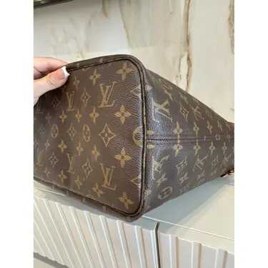 LV Cabas Neverfull
Très bon état
Marron