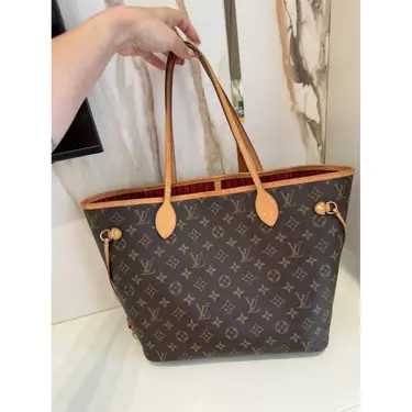 LV Cabas Neverfull
Très bon état
Marron