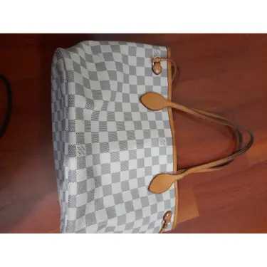 LV Cabas en toile Neverfull
Correct
Blanc, Toile