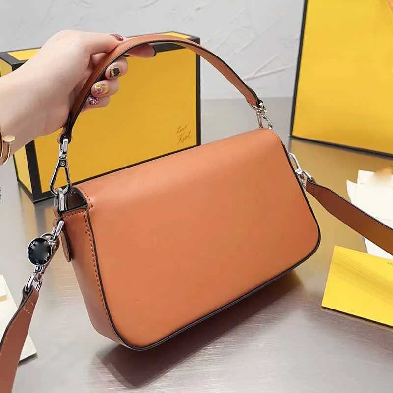 Fêndï Sac Selleria marron avec gros points