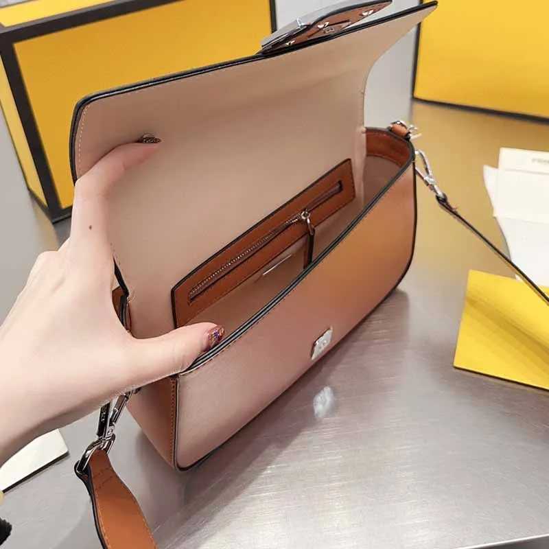 Fêndï Sac Selleria marron avec gros points