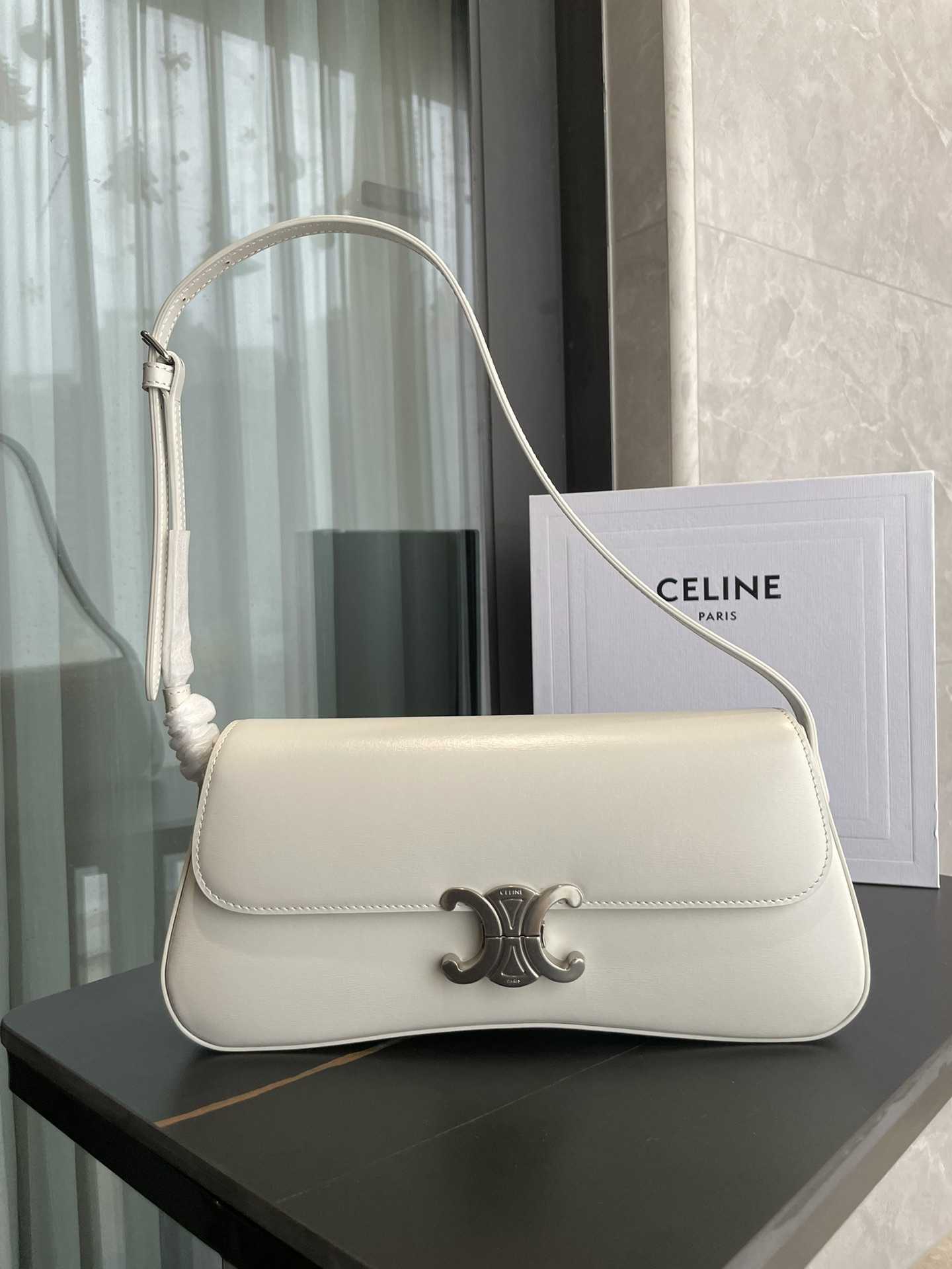 CELINE MEDIUM LOLA BAG BLANC