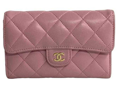 Portefeuille bi-fold d'agneau matelassé Chanel Rose