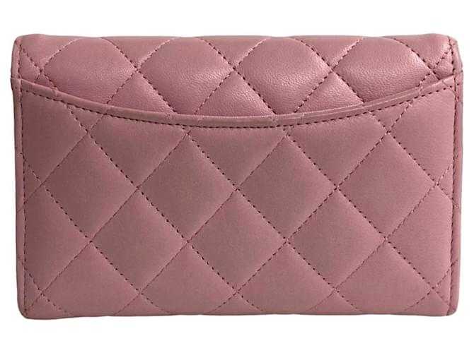 Portefeuille bi-fold d'agneau matelassé Chanel Rose