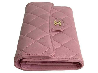 Portefeuille bi-fold d'agneau matelassé Chanel Rose