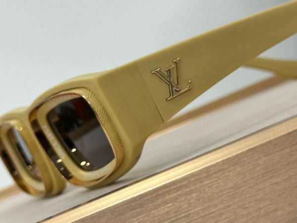 L&V Z2388E Runway Super Vision Low Square Sunglasses pour femmes ✨