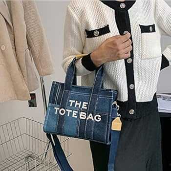 M@rc Jacôbs
THE TOTE