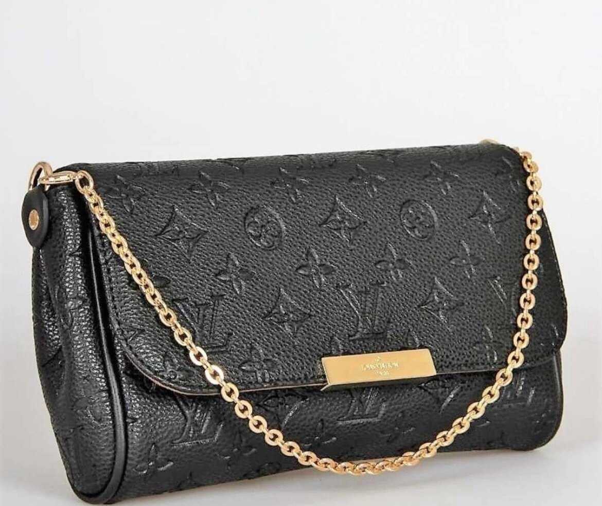 LV Wallet On Chain Lily