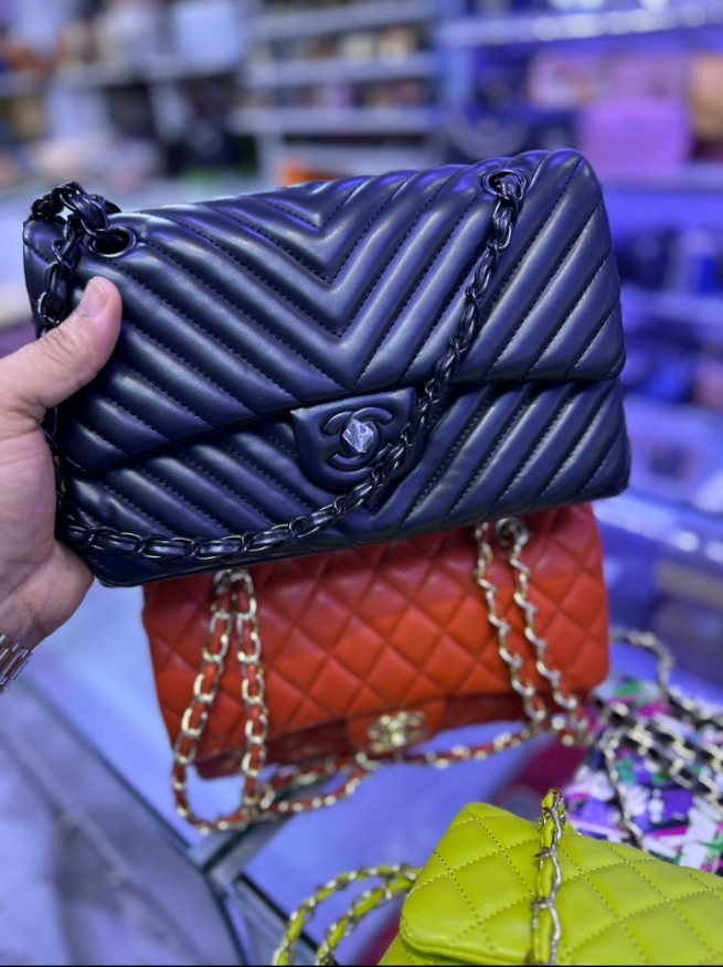 Chanel
Sac porté épaule Timeless 25 Full black Chanel Noir