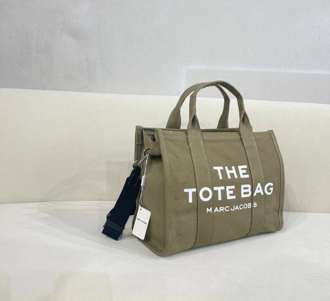 M@rc Jacôbs 
The Tote Bag
