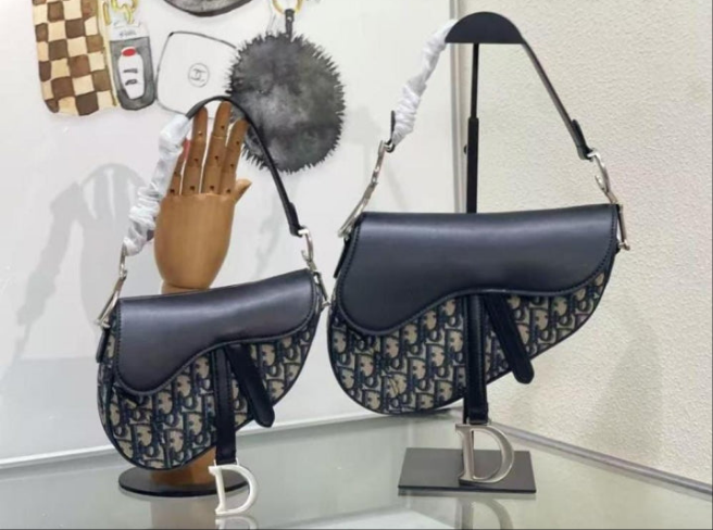 Diôr Sac Saddle Mini à bandoulière
Toile jacquard Diôr Oblique