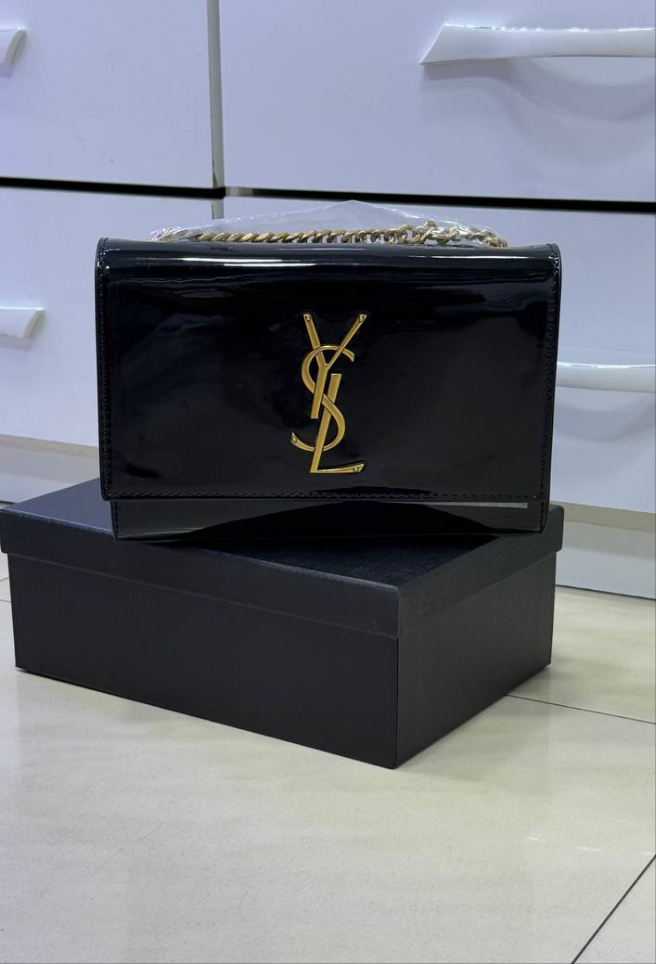 Sac à rabat Kate de S@int L@urent verni noir GHW