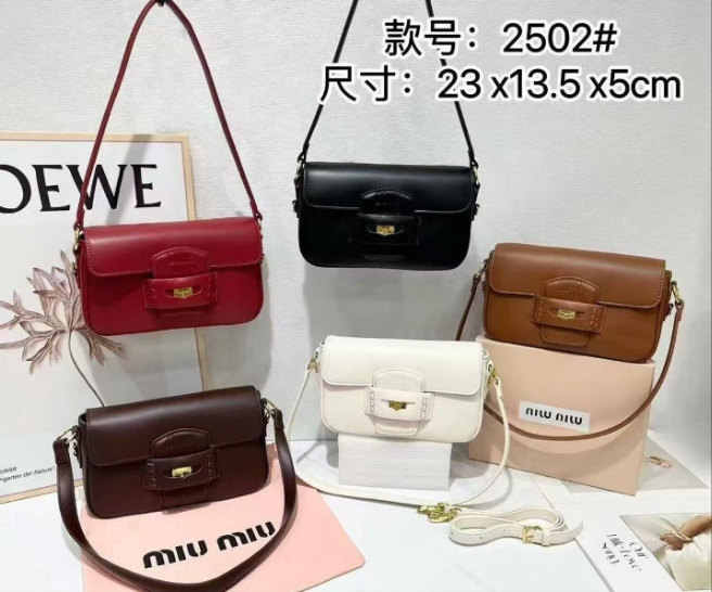 MIÜ MIÛ 
sac porté épaule Penny