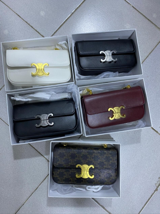 Cêlinë CHAIN SHOULDER BAG CLAUDE in Triomphe canvas