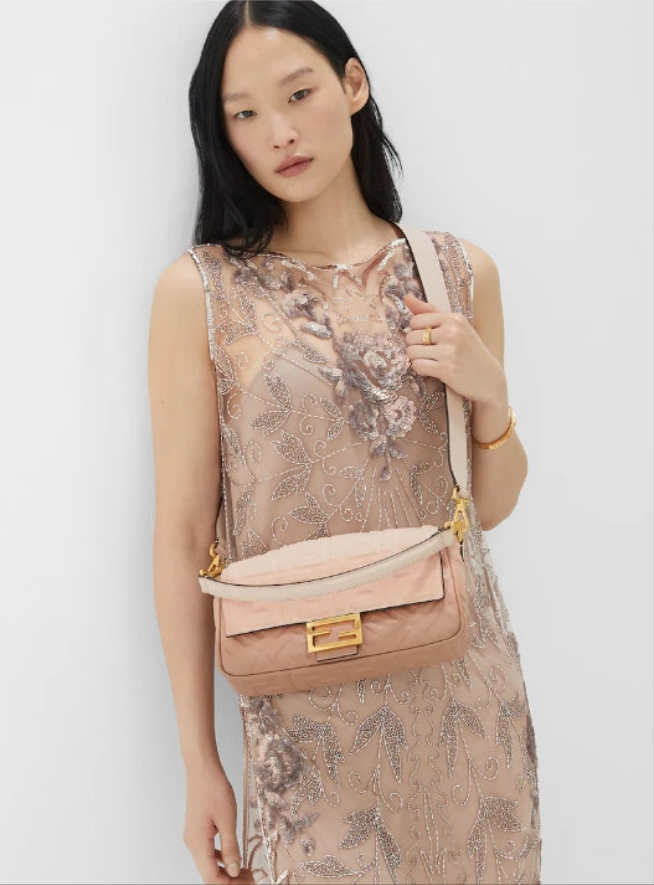 Fêndï Baguette
Sac nappa rose effet dégradé