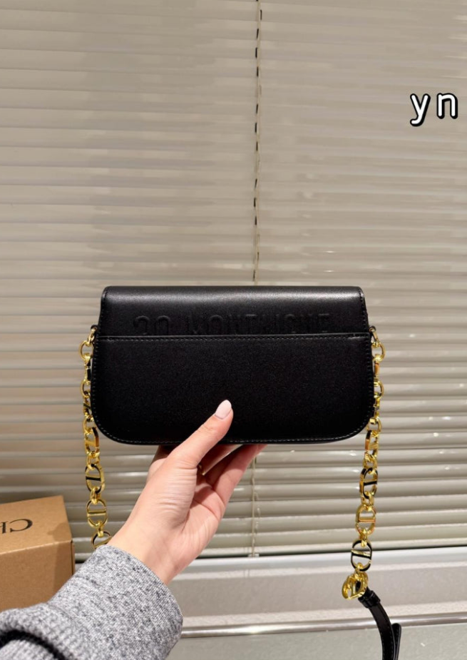 Diôr Sac 30 Montaigne Avenue