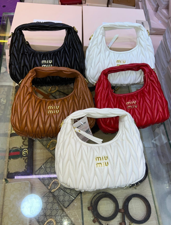 MIÛ MIÜ Sac hobo Wander  nappa matelassé