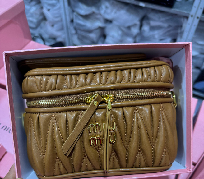 MIÛ MIÜ Sac porté épaule  nappa matelassé