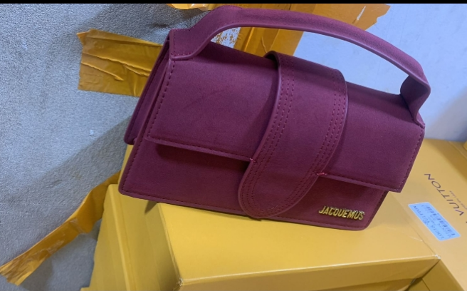 J@cquemus
Sac à Main Le Grand Bambino en Suede